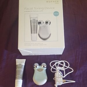 NuFace Mini Toning Device in Mint Green